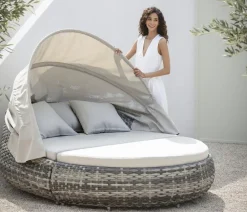 Dehner Loungemöbel|Sonneninseln > Gartenmöbel Daybed Tulum, mit Faltdach und Polstern, 179 x 163 x 220 cm (B/H/T), Liegefläche 146 x 179 cm, Aluminium / Polyester / Kunststoffgeflecht,