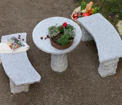 Dehner 2-Sitzer Gartenbänke|Gartenbänke Stein - Granit-Gartenbank, gebogen, 2-Sitzer Grau