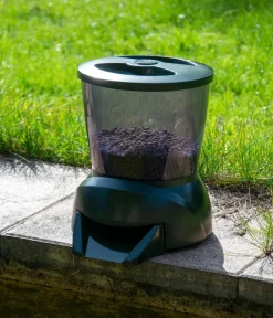 dobar® petlife Mehr Pflege & Technik - Teichfischfutterautomat, ca. B22,5/H26,5/T22 cm Dunkelgrün