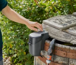Gardena Bewässerungssysteme & Pumpen - Akku-Regenfasspumpe 2000/2 Set, ca. B14/H60/T14 cm