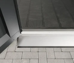 Hörmann Böden & Fundamente - Stahl-Bodenrampe für 1-flügelige Tür, Innen/Außen Silber