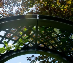 KHW Kunststoff-Gartenbank mit Rosenbogen Amsterdam, ca. B174/H207/T49 cm Dunkelgrau