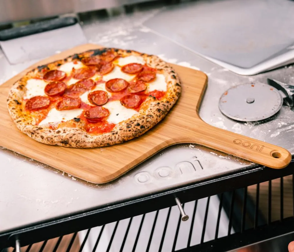Ooni Pizzaöfen - Bambus Pizzaschieber/Servierbrett, ca. B36/H1/T58 cm Hellbraun