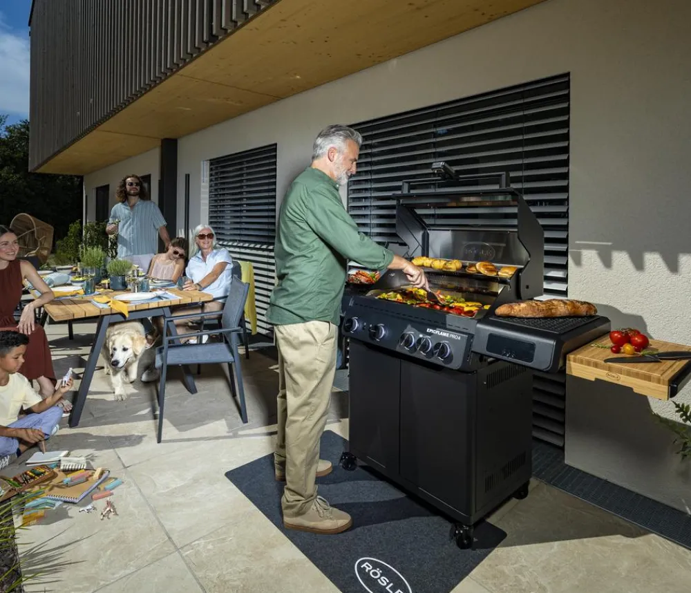 Rösle Gasgrills - Gasgrill Epicflame Pro 4 50 mbar, ca. B119/H138/T61 cm Schwarz