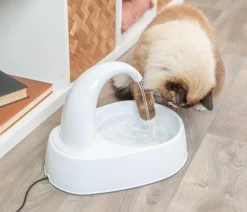 Trixie Hundenäpfe & Tränken|Trinkbrunnen - Trinkbrunnen Curved Stream, , 2,5 l Weiß