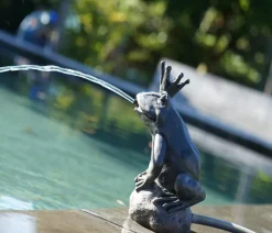Ubbink Gartenbrunnen - Polyresin-Wasserspeier Froschkönigin, ca. B19/H27/T20 cm